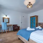 Dworek Apartment *